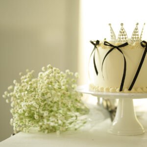 royal crown bento cake & baby’s breath bouquet