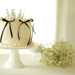 Royal Crown Bento Cake & Baby’s Breath Bouquet royal crown bento cake & baby’s breath bouquet